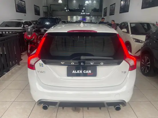 VOLVO-V60-2012