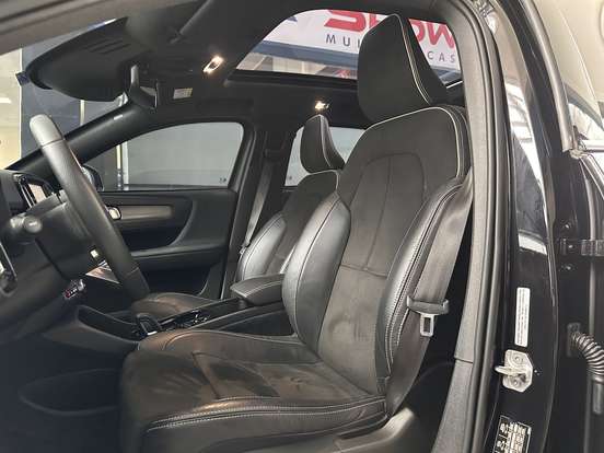 VOLVO-XC40-2020
