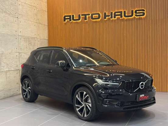 VOLVO-XC40-2021