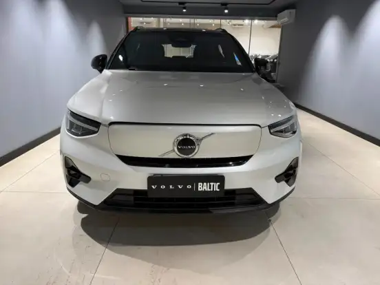 VOLVO-XC40-2022