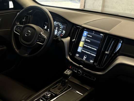 VOLVO-XC60-2.0 T5 GASOLINA MOMENTUM AWD GEARTRONIC VOLVO-XC60-2018