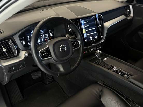 VOLVO-XC60-2018