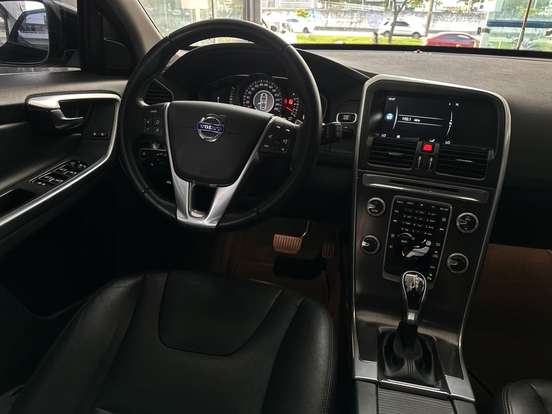 VOLVO-XC60-2015