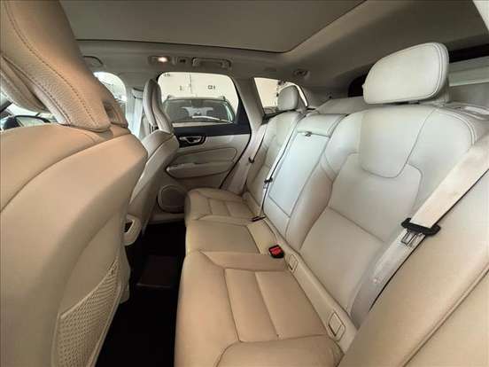 VOLVO-XC60-2021