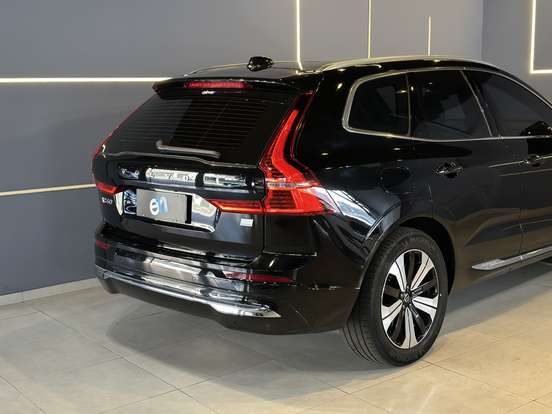 VOLVO-XC60-2023