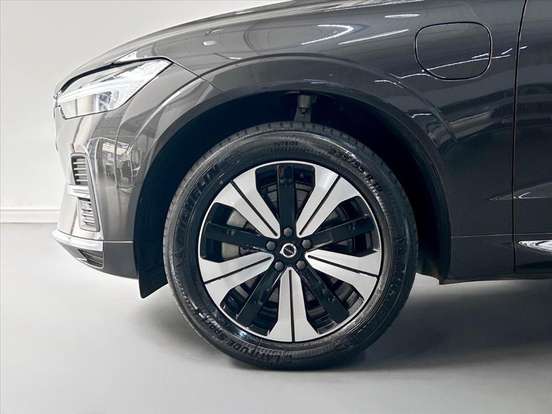 VOLVO-XC60-2024