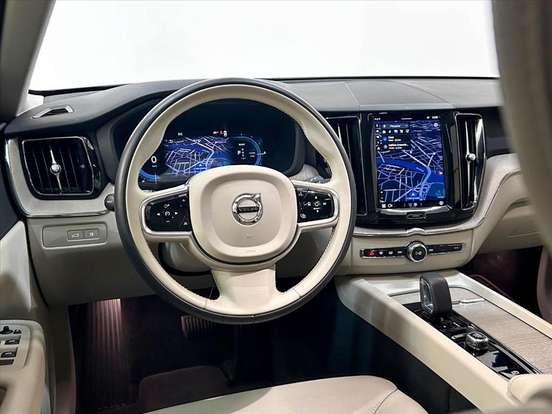 VOLVO-XC60-2024