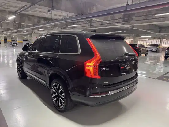 VOLVO-XC90-2023