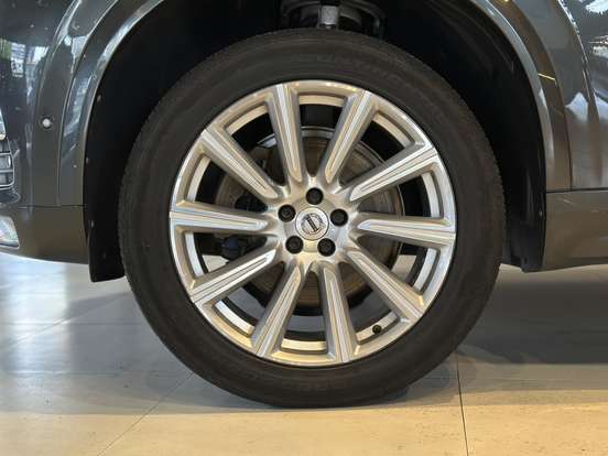 VOLVO-XC90-2019