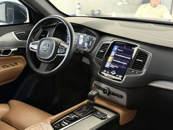 VOLVO-XC90-2019
