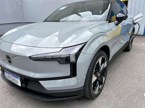 VOLVO-EX30-2024
