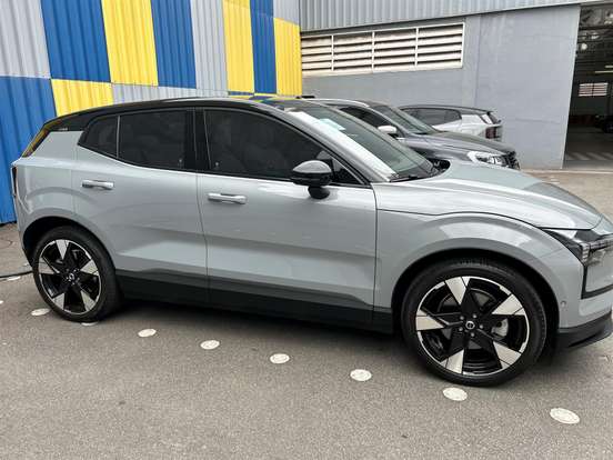 VOLVO-EX30-2024