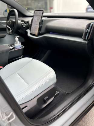 VOLVO-EX30-2024