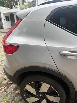 VOLVO-XC40-2023