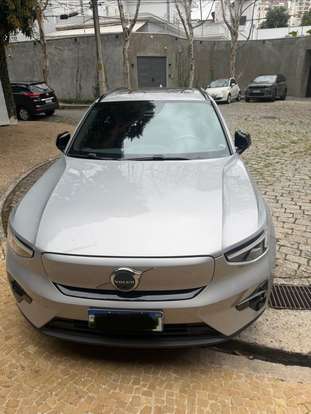 VOLVO-XC40-2023
