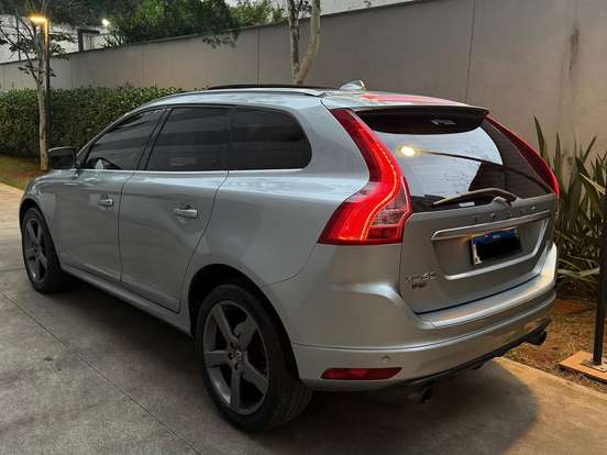 VOLVO-XC60-2.0 T5 R DESIGN TURBO GASOLINA 4P AUTOMÁTICO VOLVO-XC60-2014
