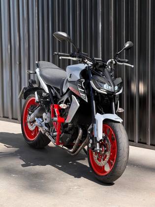 YAMAHA MT-09 