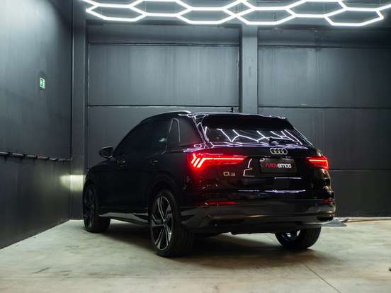 AUDI-Q3-2021