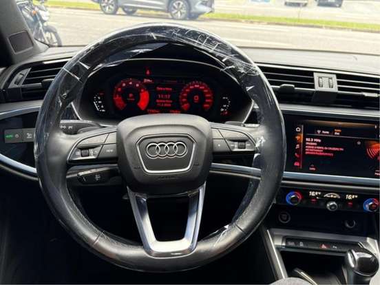 AUDI-Q3-2021