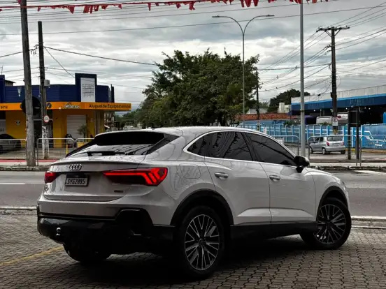 AUDI-Q3-2023