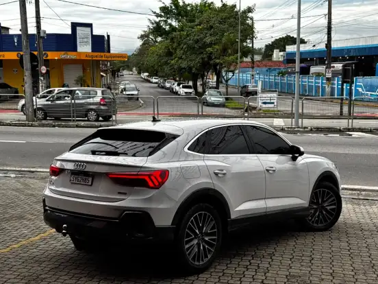 AUDI-Q3-2023