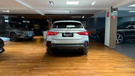 AUDI-Q3-2023