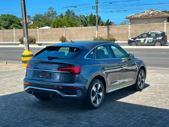 AUDI-Q5-2021