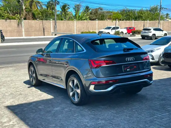 AUDI-Q5-2021