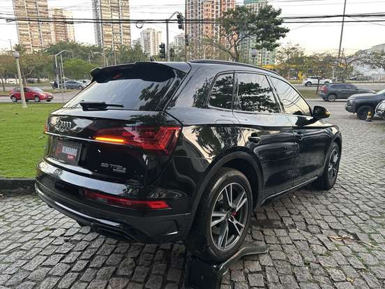 AUDI-Q5-2023