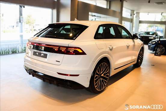 AUDI-Q8-2025