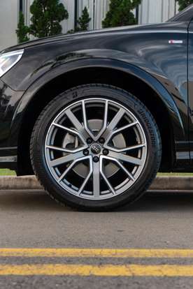 AUDI-Q3-2023