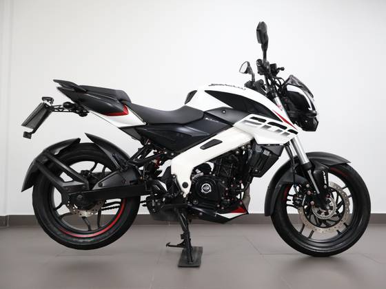 BAJAJ DOMINAR 200 