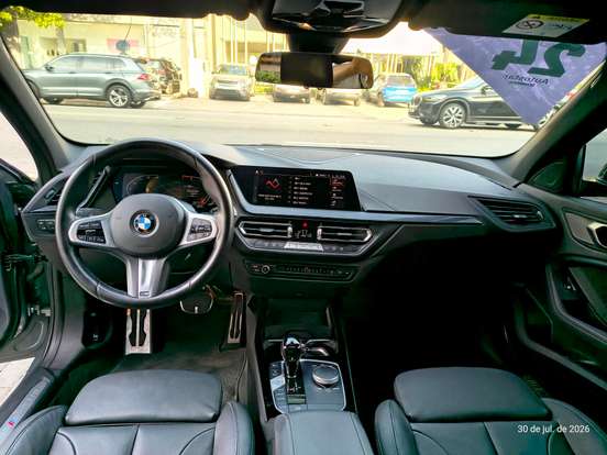 BMW-118i-2023