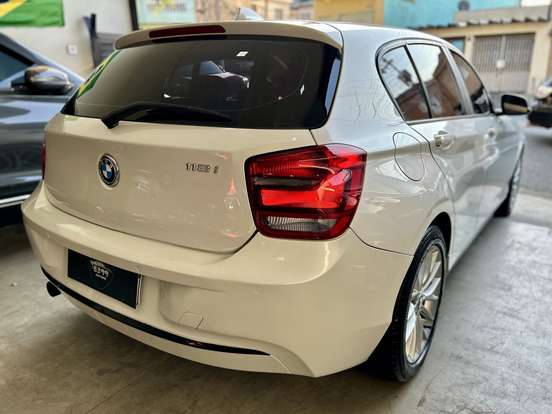 BMW-118i-1.6 SPORT GP 16V TURBO GASOLINA 4P AUTOMÁTICO BMW-118i-2014
