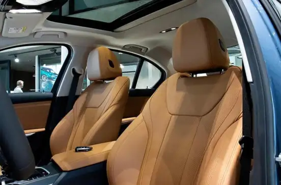BMW-320i-2025
