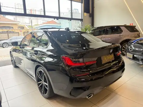 BMW-320i-2020