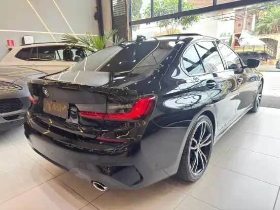 BMW-320i-2020