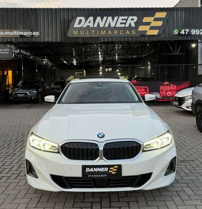 BMW-320i-2023