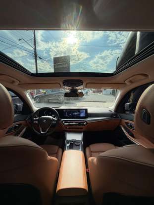 BMW-320i-2023