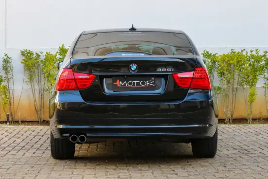 BMW-325i-2009