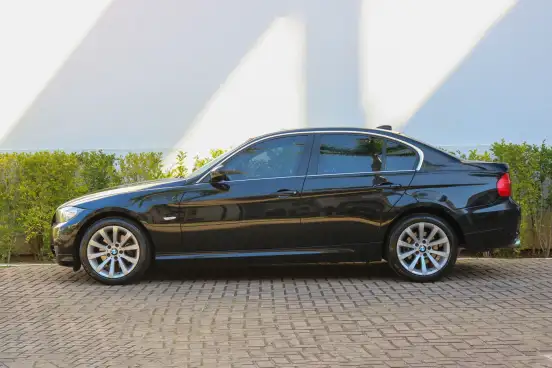 BMW-325i-2009
