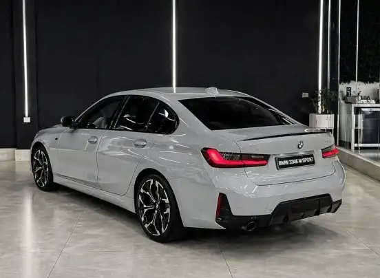 BMW-330e-2026