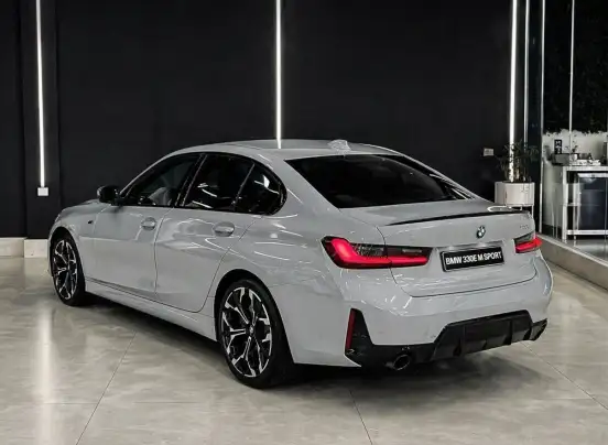 BMW-330e-2026