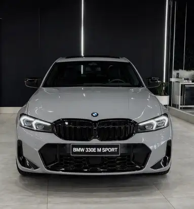 BMW-330e-2026