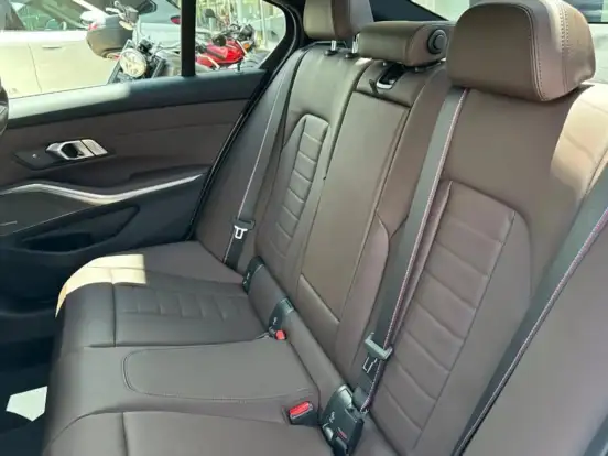BMW-330e-2026