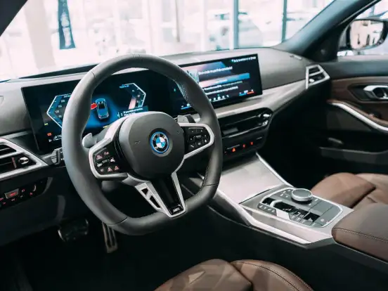 BMW-330e-2026