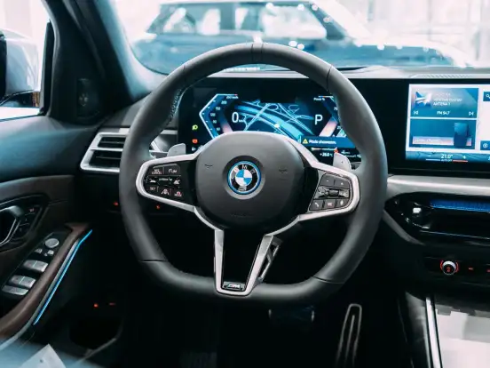 BMW-330e-2026