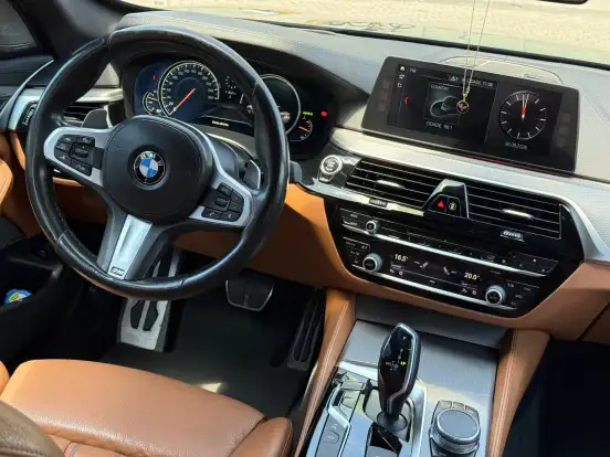 BMW-540i-2017