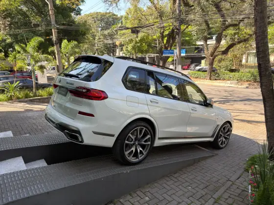 BMW X7 4.4 V8 GASOLINA M50i STEPTRONIC BMW X7 4.4 V8 GASOLINA M50i STEPTRONIC