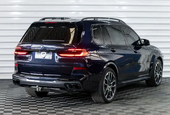 BMW-X7-2023